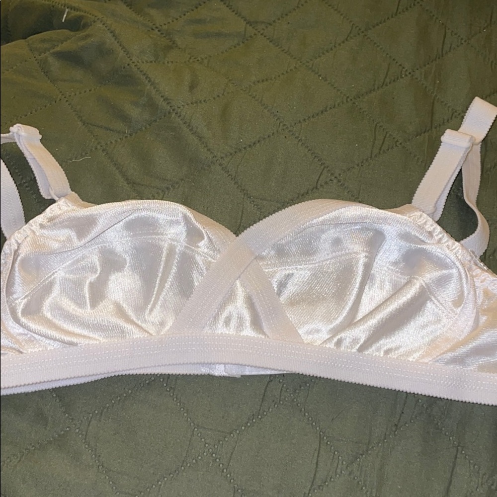 new never used white bralette size 34a